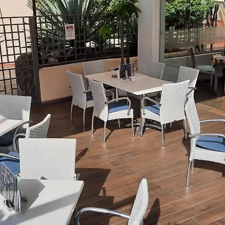 Castle Harbour 아파트호텔 2*