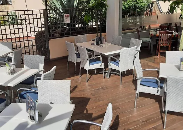 Castle Harbour Hotel apartamentowy 2*