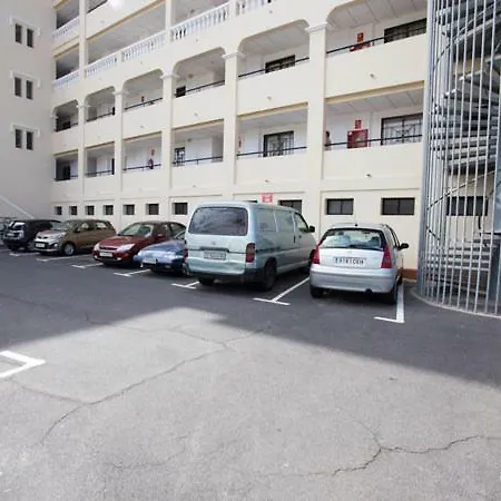 Castle Harbour Aparthotel 2*