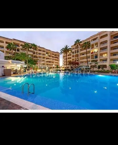 Castle Harbour מלון דירות