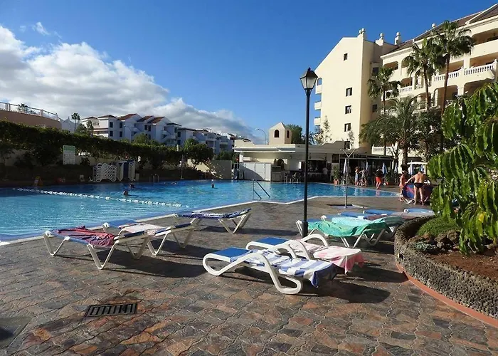 מלון דירות Castle Harbour 2*