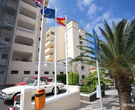 מלון דירות Castle Harbour 2*