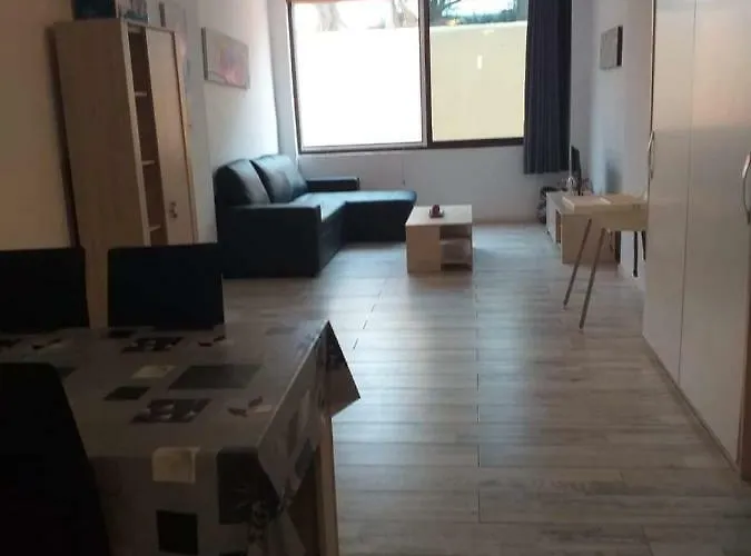 Castle Harbour מלון דירות